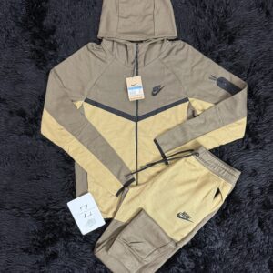 CHANDAL NIKE TECH MILITARY