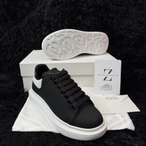 ALEXANDER MCQUEEN b&w