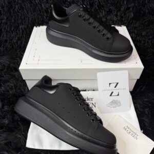 ALEXANDER MCQUEEN TOTAL BLACK