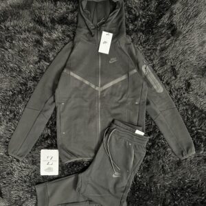 CHANDAL NIKE TECH FLEECE