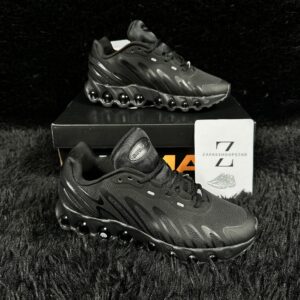 NIKE DN8 BLACK