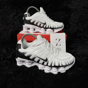 NIKE SHOX b/w