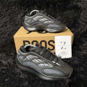 YEEZY BOOST 700